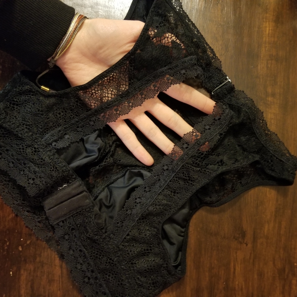 🎉NEW POST🎉 Victoria's Secret bralette - Picture 6 of 7